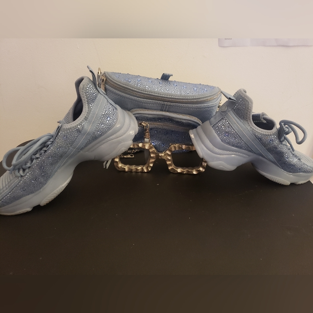 STEVE MADDEN BLUE SNEAKER & MATCHING FANNY PACK